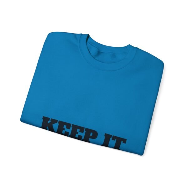 سويت شيرت برقبة دائرية بشعار رياضي - "حافظ على لياقتك... فقط حافظ على لياقتك"" fitness slogan crewneck sweatshirt — "keep it shirt...just keep the fittness up"