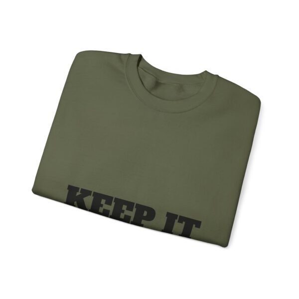سويت شيرت برقبة دائرية بشعار رياضي - "حافظ على لياقتك... فقط حافظ على لياقتك"" fitness slogan crewneck sweatshirt — "keep it shirt...just keep the fittness up"