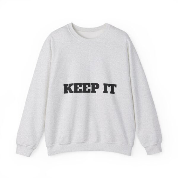 سويت شيرت برقبة دائرية بشعار رياضي - "حافظ على لياقتك... فقط حافظ على لياقتك"" fitness slogan crewneck sweatshirt — "keep it shirt...just keep the fittness up"