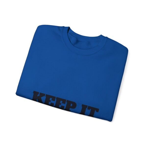 سويت شيرت برقبة دائرية بشعار رياضي - "حافظ على لياقتك... فقط حافظ على لياقتك"" fitness slogan crewneck sweatshirt — "keep it shirt...just keep the fittness up"