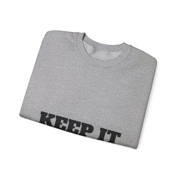 سويت شيرت برقبة دائرية بشعار رياضي - "حافظ على لياقتك... فقط حافظ على لياقتك"" fitness slogan crewneck sweatshirt — "keep it shirt...just keep the fittness up"