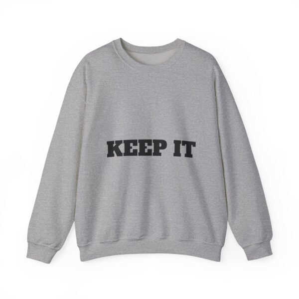 سويت شيرت برقبة دائرية بشعار رياضي - "حافظ على لياقتك... فقط حافظ على لياقتك"" fitness slogan crewneck sweatshirt — "keep it shirt...just keep the fittness up"