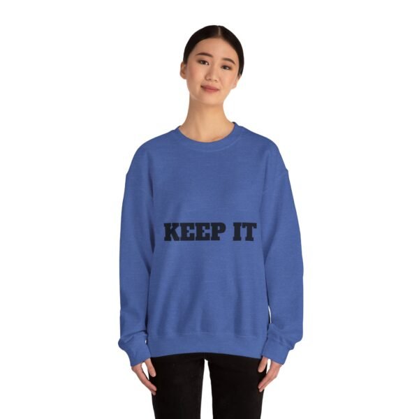 سويت شيرت برقبة دائرية بشعار رياضي - "حافظ على لياقتك... فقط حافظ على لياقتك"" fitness slogan crewneck sweatshirt — "keep it shirt...just keep the fittness up"