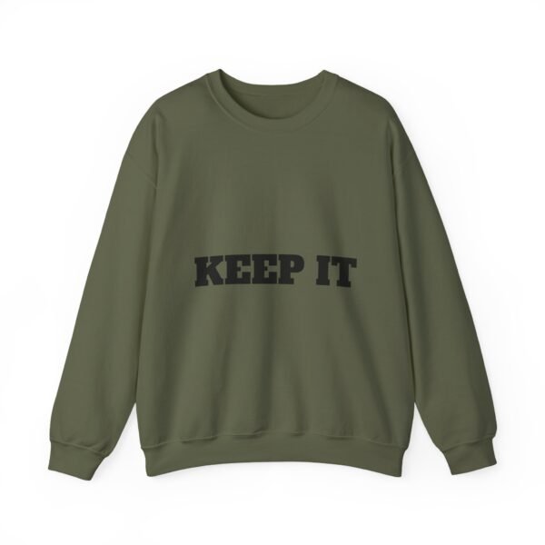 سويت شيرت برقبة دائرية بشعار رياضي - "حافظ على لياقتك... فقط حافظ على لياقتك"" fitness slogan crewneck sweatshirt — "keep it shirt...just keep the fittness up"