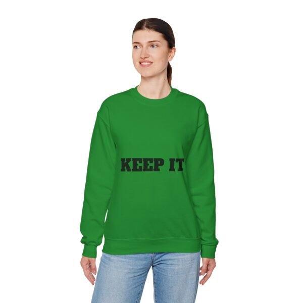 سويت شيرت برقبة دائرية بشعار رياضي - "حافظ على لياقتك... فقط حافظ على لياقتك"" fitness slogan crewneck sweatshirt — "keep it shirt...just keep the fittness up"