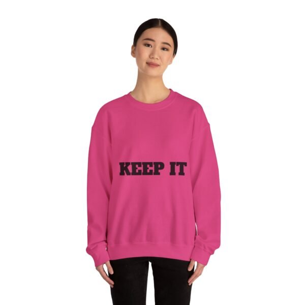 سويت شيرت برقبة دائرية بشعار رياضي - "حافظ على لياقتك... فقط حافظ على لياقتك"" fitness slogan crewneck sweatshirt — "keep it shirt...just keep the fittness up"