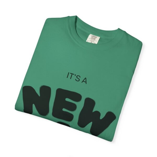تيشيرت "يوم جديد" - تيشيرت ملهم "يوم جديد... أنت جديد دائمًا" a new day t shirt — "a new day... a new you always" inspirational tee