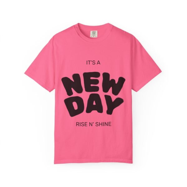 تيشيرت "يوم جديد" - تيشيرت ملهم "يوم جديد... أنت جديد دائمًا" a new day t shirt — "a new day... a new you always" inspirational tee