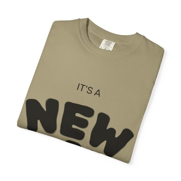 تيشيرت "يوم جديد" - تيشيرت ملهم "يوم جديد... أنت جديد دائمًا" a new day t shirt — "a new day... a new you always" inspirational tee