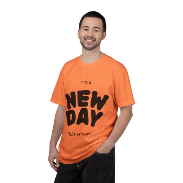 تيشيرت "يوم جديد" - تيشيرت ملهم "يوم جديد... أنت جديد دائمًا" a new day t shirt — "a new day... a new you always" inspirational tee