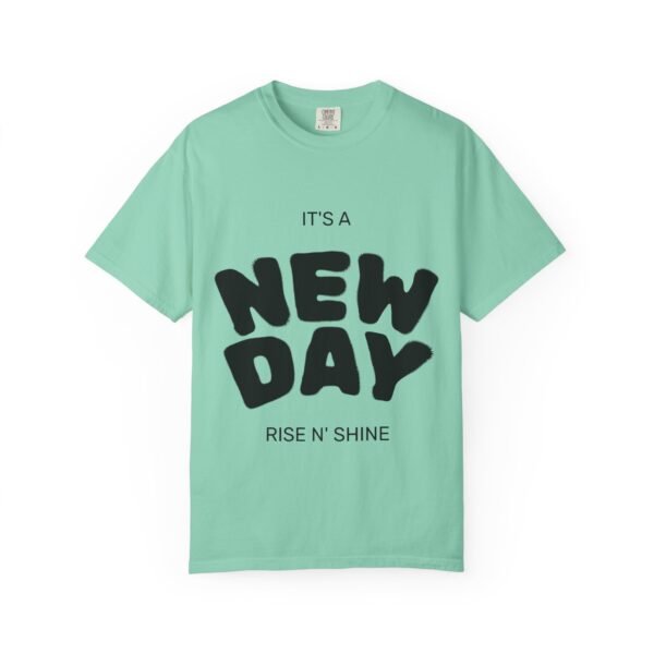 تيشيرت "يوم جديد" - تيشيرت ملهم "يوم جديد... أنت جديد دائمًا" a new day t shirt — "a new day... a new you always" inspirational tee