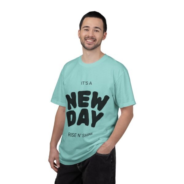 تيشيرت "يوم جديد" - تيشيرت ملهم "يوم جديد... أنت جديد دائمًا" a new day t shirt — "a new day... a new you always" inspirational tee