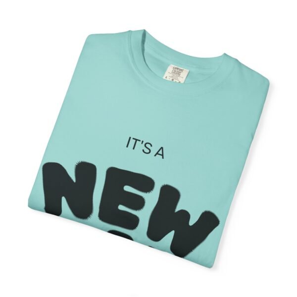 تيشيرت "يوم جديد" - تيشيرت ملهم "يوم جديد... أنت جديد دائمًا" a new day t shirt — "a new day... a new you always" inspirational tee