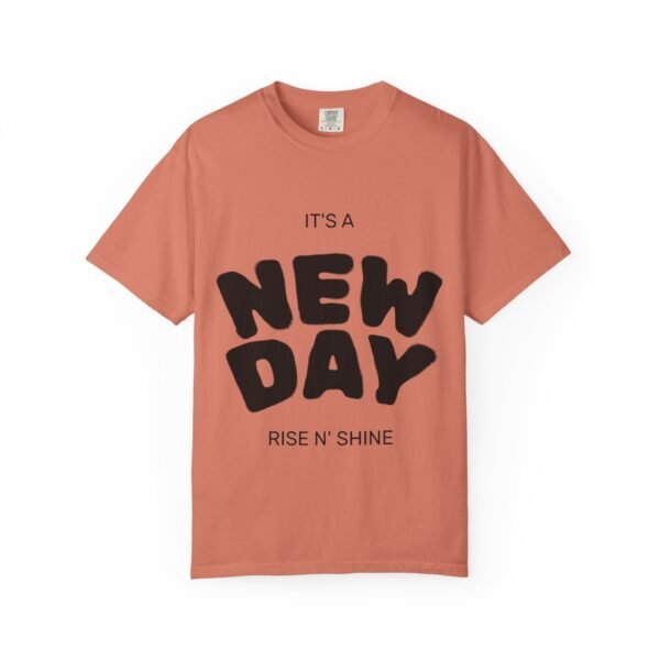 تيشيرت "يوم جديد" - تيشيرت ملهم "يوم جديد... أنت جديد دائمًا" a new day t shirt — "a new day... a new you always" inspirational tee