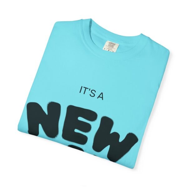 تيشيرت "يوم جديد" - تيشيرت ملهم "يوم جديد... أنت جديد دائمًا" a new day t shirt — "a new day... a new you always" inspirational tee