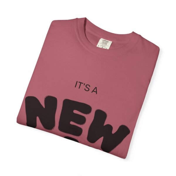 تيشيرت "يوم جديد" - تيشيرت ملهم "يوم جديد... أنت جديد دائمًا" a new day t shirt — "a new day... a new you always" inspirational tee