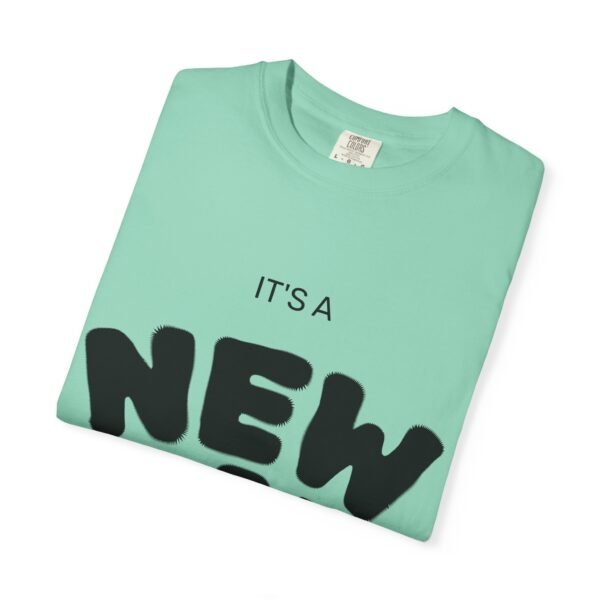 تيشيرت "يوم جديد" - تيشيرت ملهم "يوم جديد... أنت جديد دائمًا" a new day t shirt — "a new day... a new you always" inspirational tee