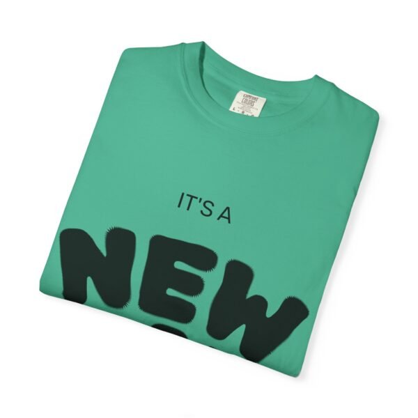 تيشيرت "يوم جديد" - تيشيرت ملهم "يوم جديد... أنت جديد دائمًا" a new day t shirt — "a new day... a new you always" inspirational tee