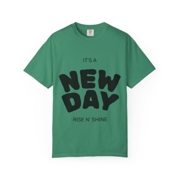 تيشيرت "يوم جديد" - تيشيرت ملهم "يوم جديد... أنت جديد دائمًا" a new day t shirt — "a new day... a new you always" inspirational tee
