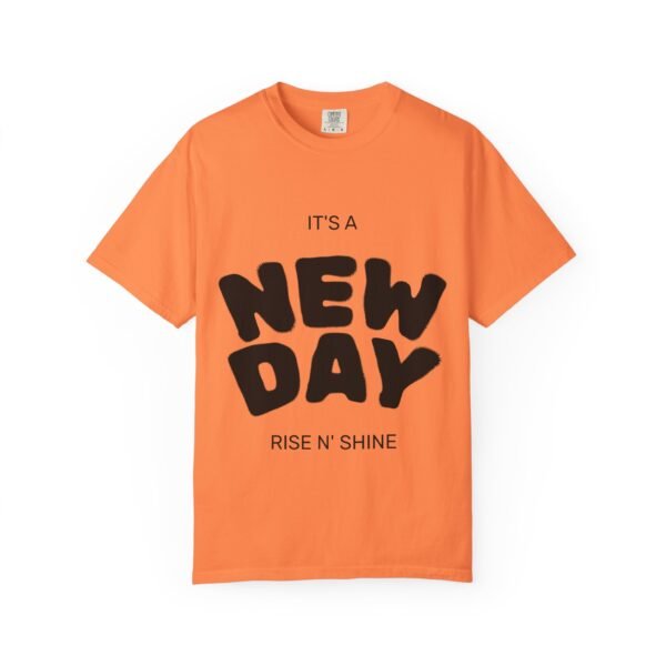 تيشيرت "يوم جديد" - تيشيرت ملهم "يوم جديد... أنت جديد دائمًا" a new day t shirt — "a new day... a new you always" inspirational tee