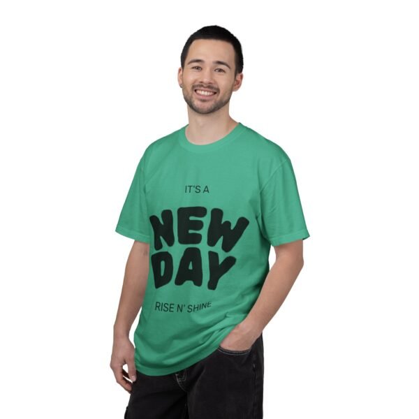 تيشيرت "يوم جديد" - تيشيرت ملهم "يوم جديد... أنت جديد دائمًا" a new day t shirt — "a new day... a new you always" inspirational tee