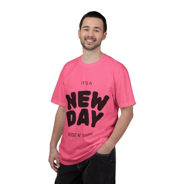 تيشيرت "يوم جديد" - تيشيرت ملهم "يوم جديد... أنت جديد دائمًا" a new day t shirt — "a new day... a new you always" inspirational tee