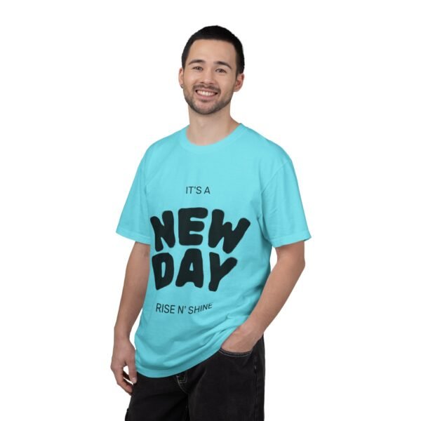 تيشيرت "يوم جديد" - تيشيرت ملهم "يوم جديد... أنت جديد دائمًا" a new day t shirt — "a new day... a new you always" inspirational tee
