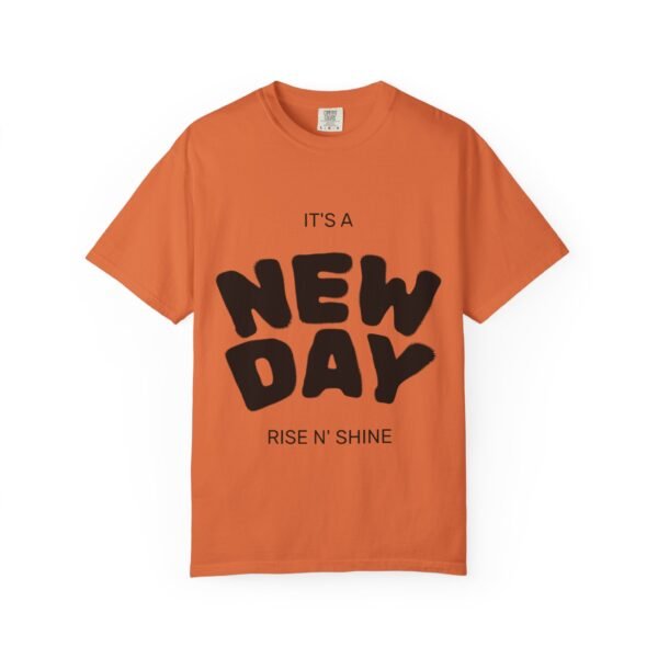 تيشيرت "يوم جديد" - تيشيرت ملهم "يوم جديد... أنت جديد دائمًا" a new day t shirt — "a new day... a new you always" inspirational tee