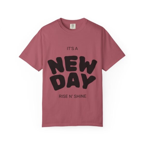 تيشيرت "يوم جديد" - تيشيرت ملهم "يوم جديد... أنت جديد دائمًا" a new day t shirt — "a new day... a new you always" inspirational tee