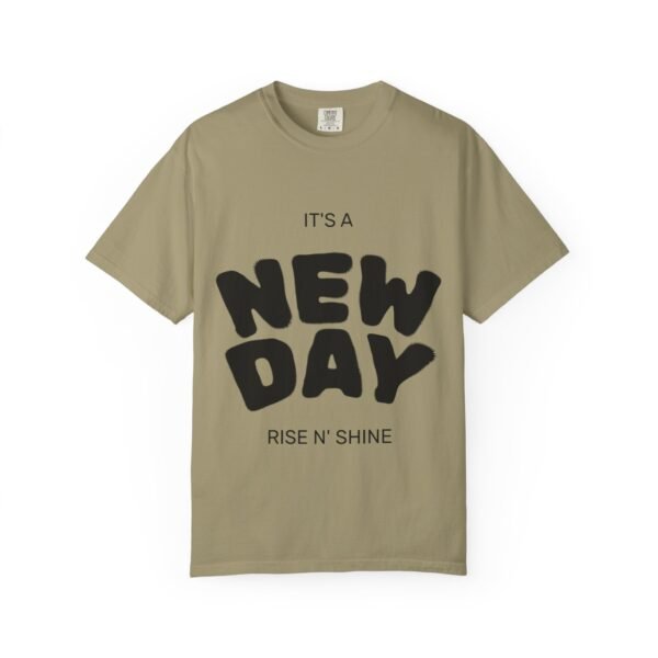 تيشيرت "يوم جديد" - تيشيرت ملهم "يوم جديد... أنت جديد دائمًا" a new day t shirt — "a new day... a new you always" inspirational tee