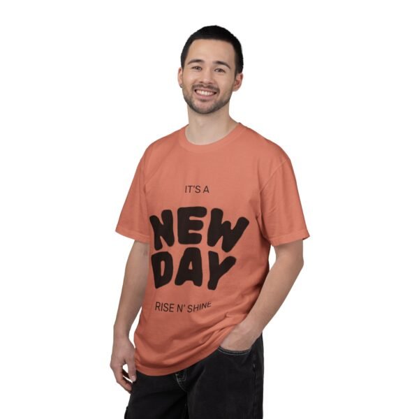 تيشيرت "يوم جديد" - تيشيرت ملهم "يوم جديد... أنت جديد دائمًا" a new day t shirt — "a new day... a new you always" inspirational tee